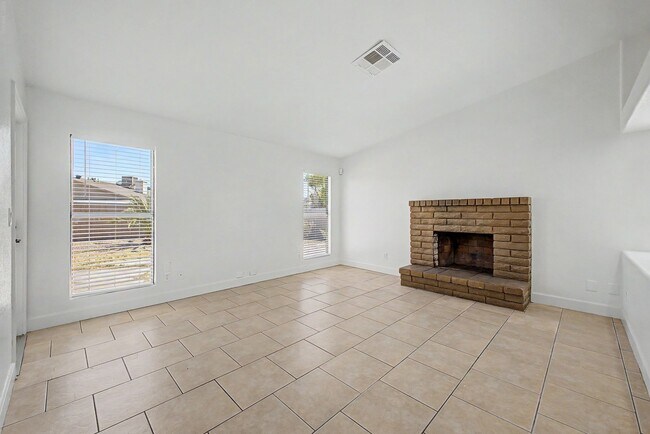 3637 W Angela Dr Glendale, AZ 85308 photo 4