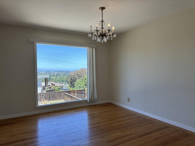 346 Rolling Hills Ave San Mateo, CA 94403 photo 4