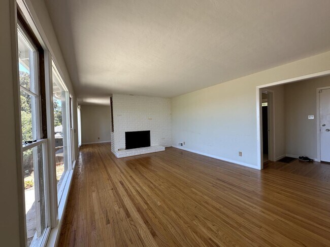 346 Rolling Hills Ave San Mateo, CA 94403 photo 2
