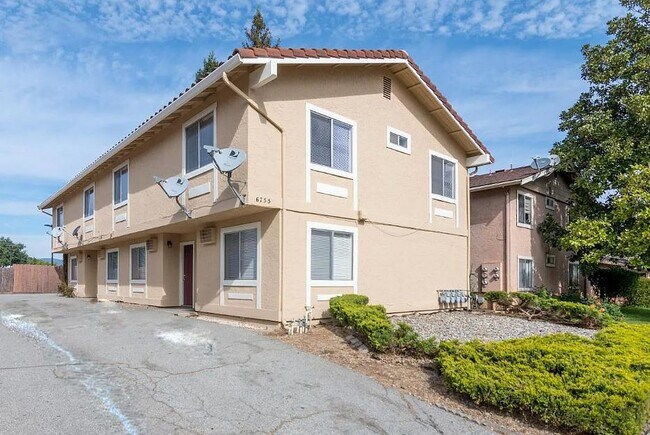 6755 Filbro Dr Gilroy, CA 95020 photo 2