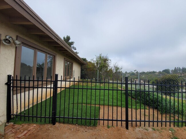 1835 Elevado Rd Vista, CA 92084 photo 2