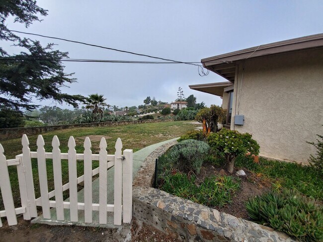 1835 Elevado Rd Vista, CA 92084 photo 4