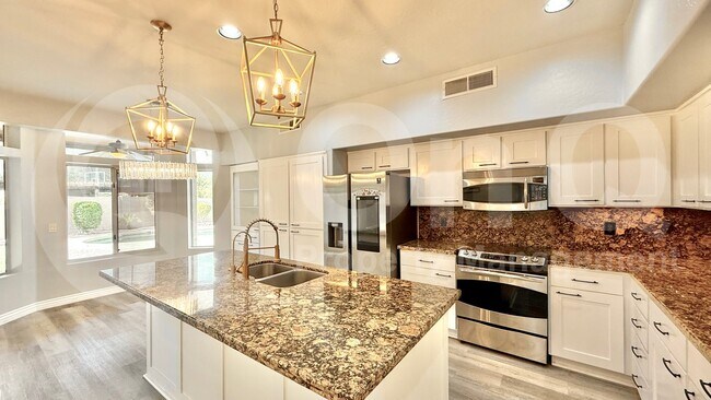 562 N Kingston St Gilbert, AZ 85233 photo 4