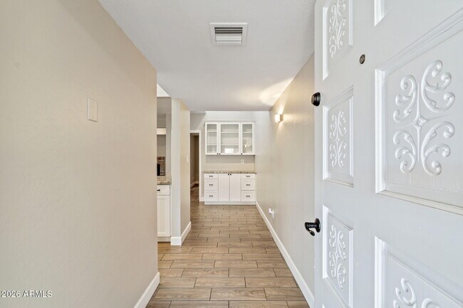 7840 N 7th St Phoenix, AZ 85020 photo 5