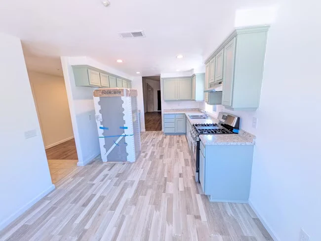585 Hildale Cir Vista, CA 92083 photo 3