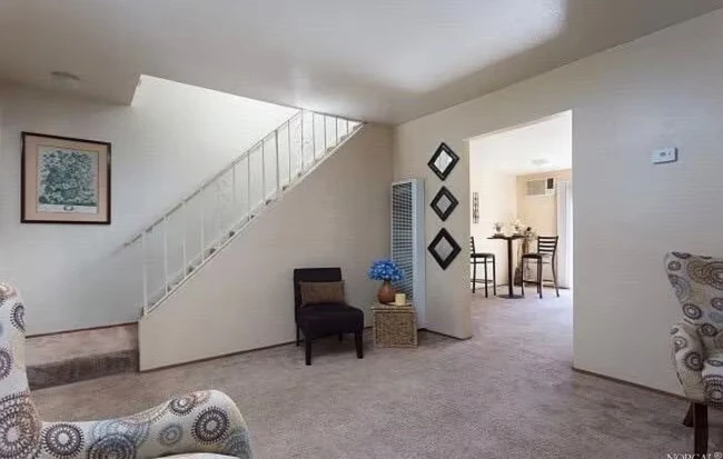 5059 Charmian Dr photo 5