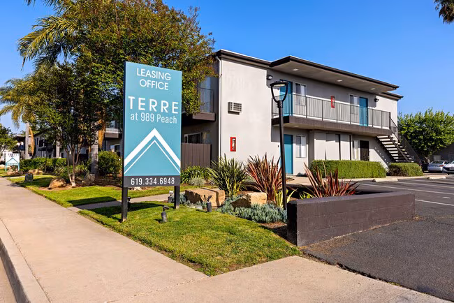 Terre at 989 Peach photo 2