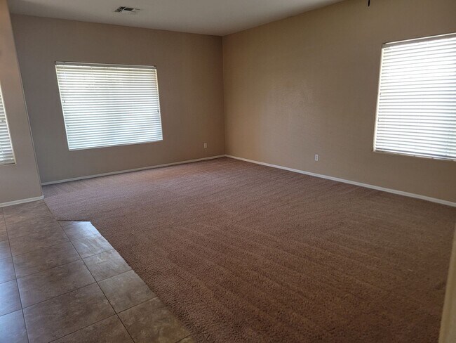 7713 W Sands Dr Peoria, AZ 85383 photo 2
