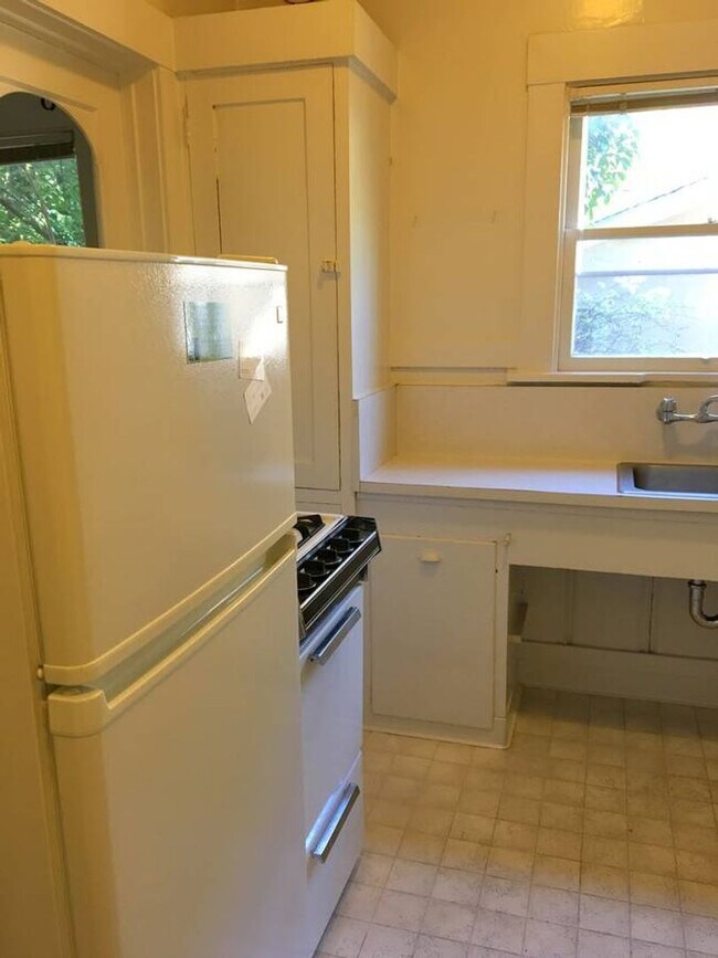 2642 Derby St Berkeley, CA 94705 photo 3