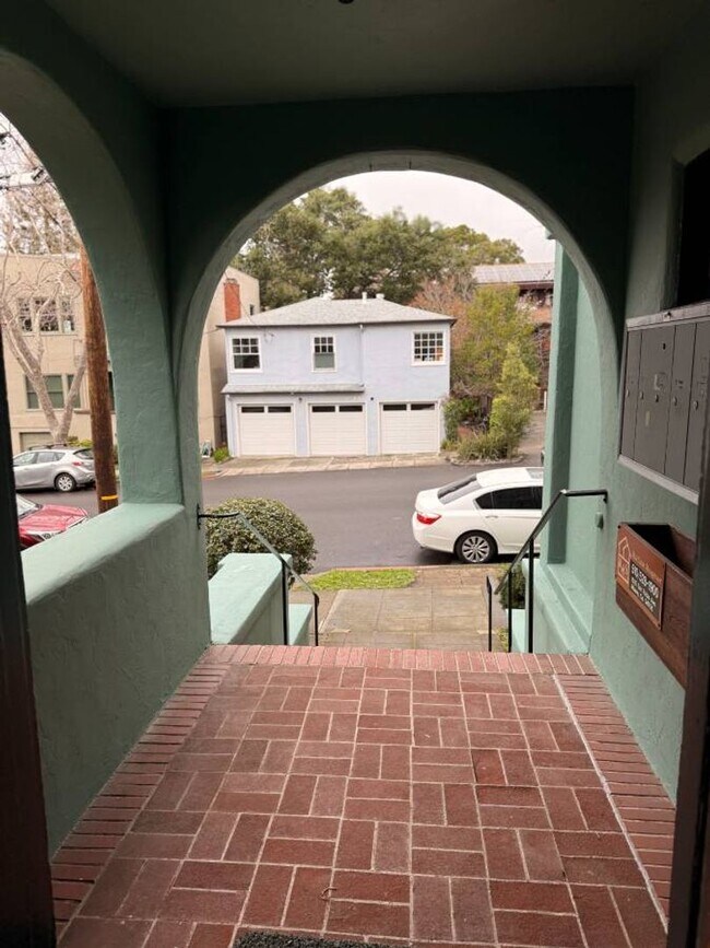 2642 Derby St Berkeley, CA 94705 photo 2