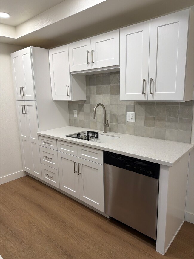 10206 Black Mountain Rd San Diego, CA 92126 photo 2
