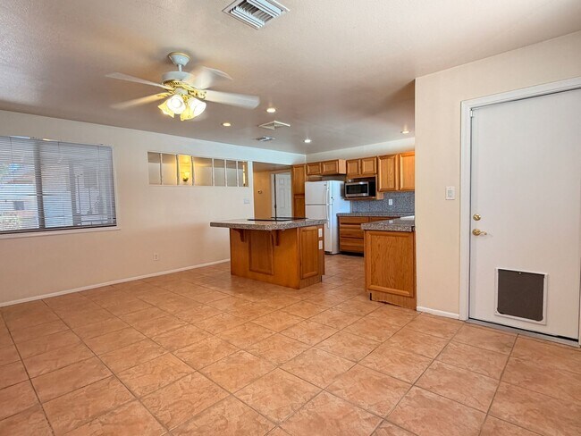 718 E Manhatton Dr Tempe, AZ 85282 photo 5
