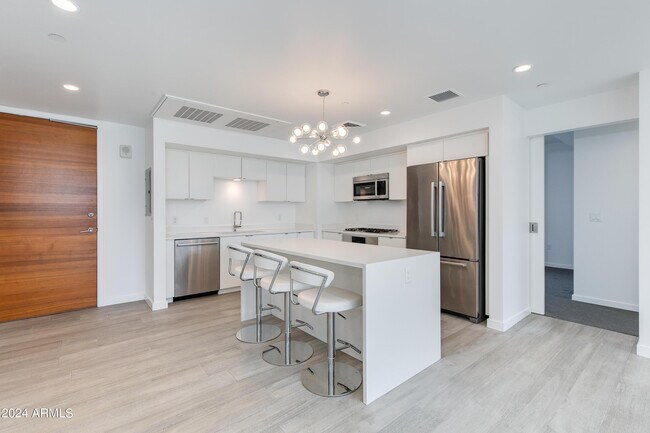 200 W Portland St Phoenix, AZ 85003 photo 5