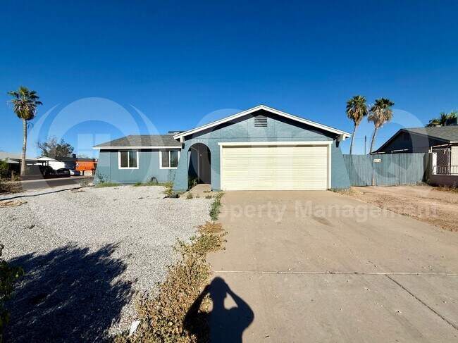 1653 N 69th Ave Phoenix, AZ 85035 photo 2