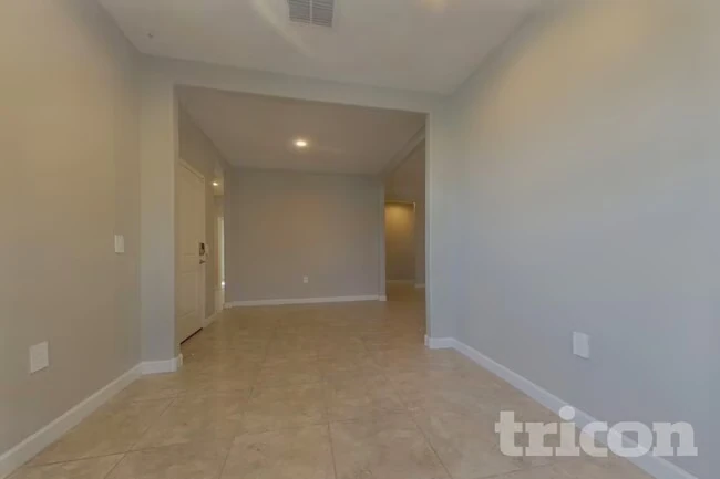 30033 W Cheery Lynn Rd Buckeye, AZ 85396 photo 4