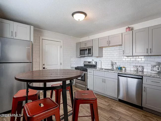 1026 E Tempe Dr photo 3