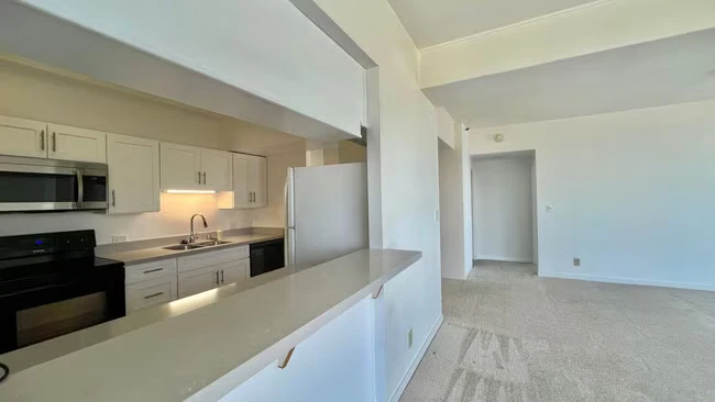 6363 Christie Ave Emeryville, CA 94608 photo 5
