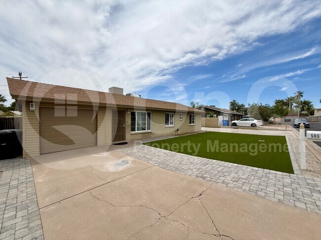505 E El Camino Dr Phoenix, AZ 85020 photo 2