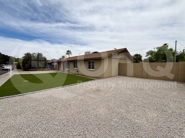 505 E El Camino Dr Phoenix, AZ 85020 photo 3