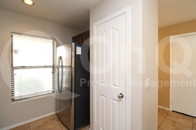 7644 S 64th Ln Phoenix, AZ 85339 photo 5