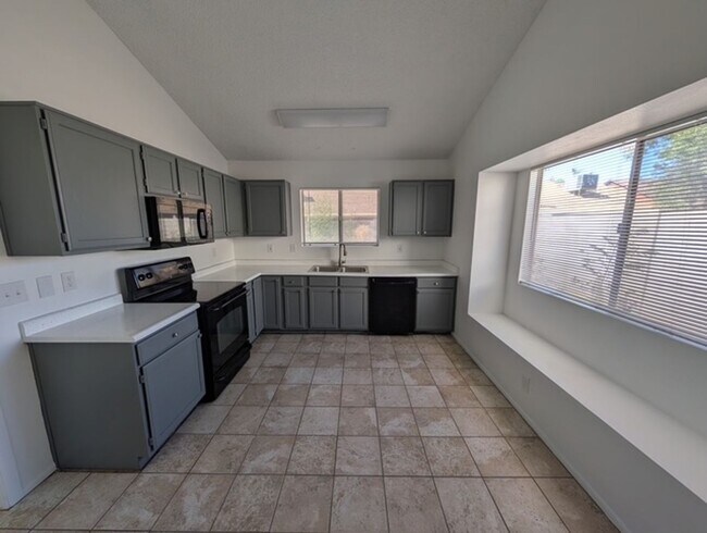 7340 W Tuckey Ln Glendale, AZ 85303 photo 3