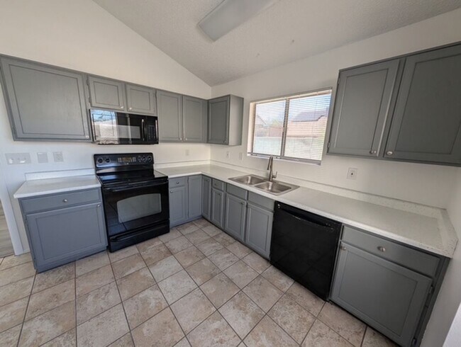 7340 W Tuckey Ln Glendale, AZ 85303 photo 4