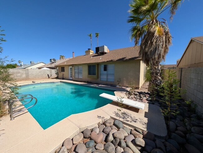 7340 W Tuckey Ln Glendale, AZ 85303 photo 2