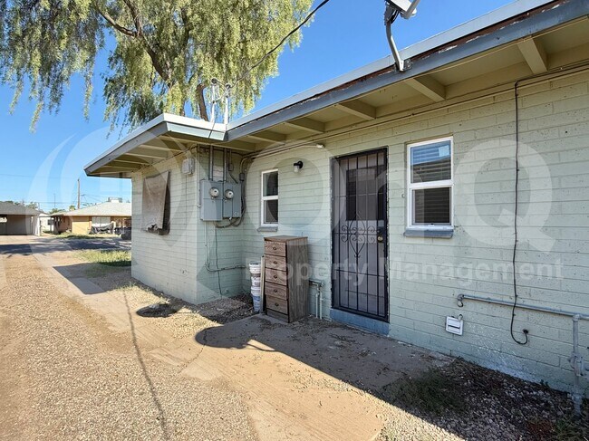 709 W 1st St Mesa, AZ 85201 photo 2