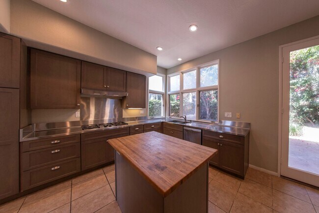9756 Keeneland Row San Diego, CA 92037 photo 4
