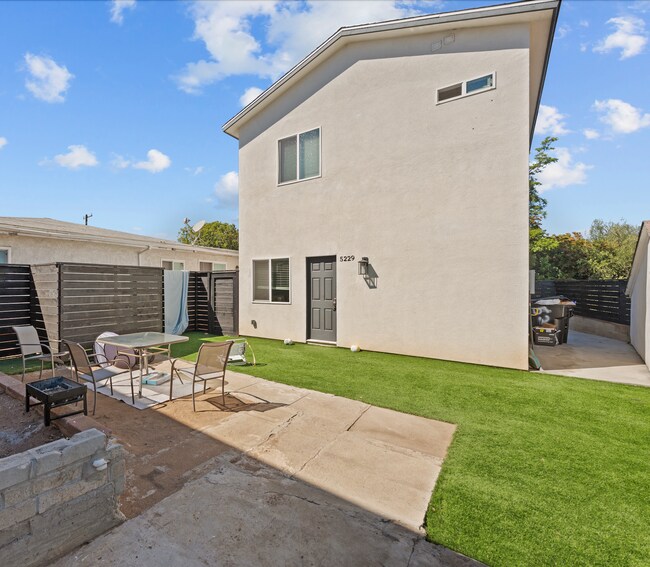 5229 E Falls View Dr photo 2
