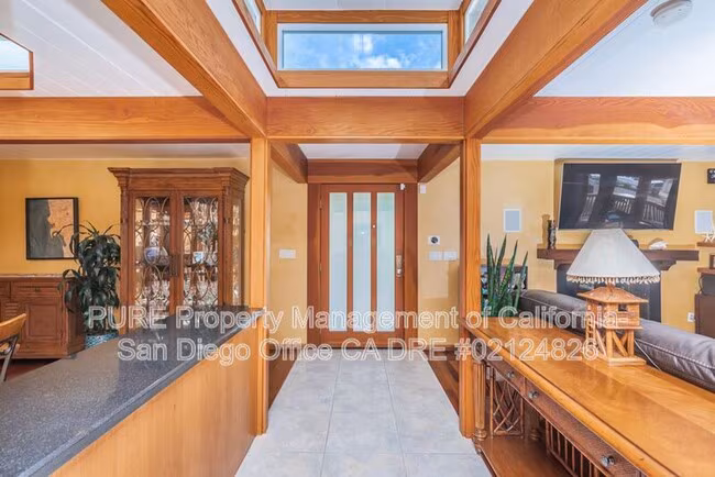 1854 Tustin St San Diego, CA 92106
