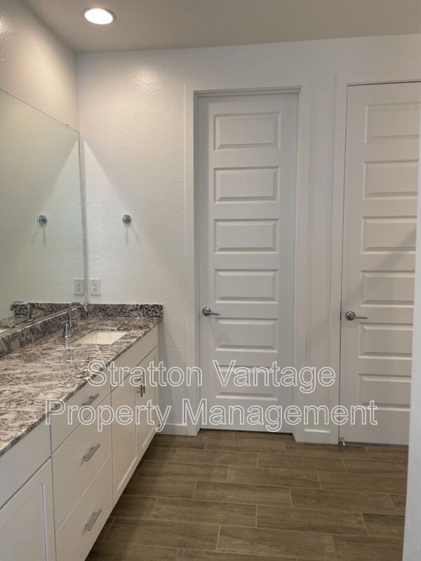 5626 S 26th Ln Phoenix, AZ 85041 photo 4