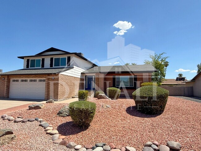 811 E Chilton Dr photo 3