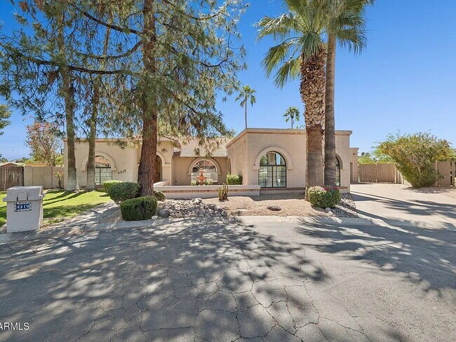 4319 E Lupine Ave Phoenix, AZ 85028 photo 2