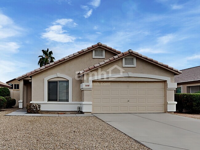 2107 E Catclaw St photo 2