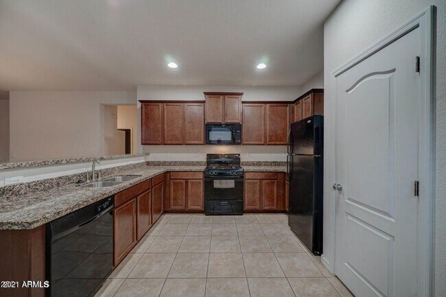 4582 W Crescent Rd photo 5