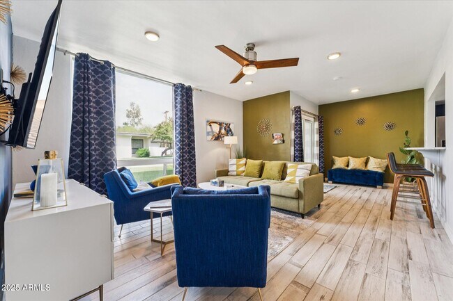 3242 E Camelback Rd Phoenix, AZ 85018 photo 3