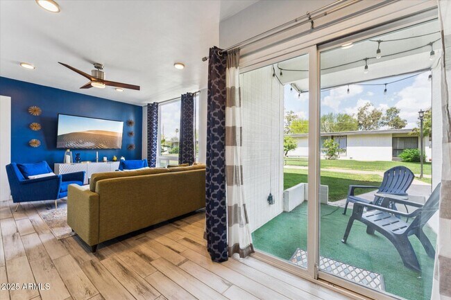 3242 E Camelback Rd Phoenix, AZ 85018 photo 4
