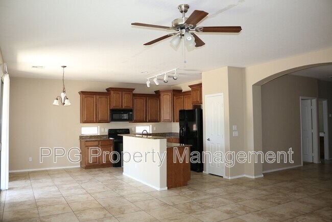14551 W Laurel Ln Surprise, AZ 85379 photo 4