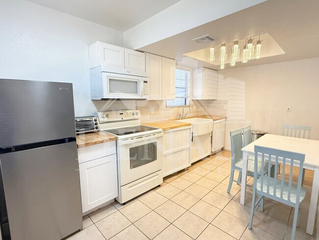 2061 S Apache Dr Apache Junction, AZ 85120 photo 5