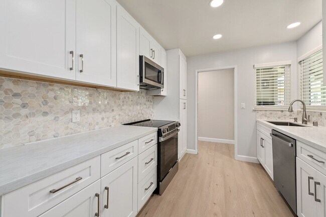 Remodeled 3bd/2ba Home With Award Winning Schools! photo 5