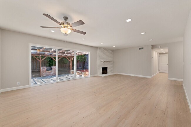 Remodeled 3bd/2ba Home With Award Winning Schools! photo 4