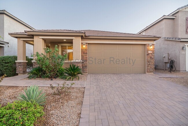 2427 E Saint Catherine Ave Phoenix, AZ 85042 photo 3