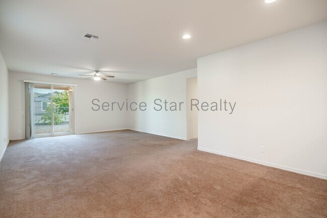 2427 E Saint Catherine Ave Phoenix, AZ 85042 photo 5