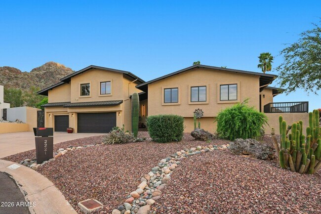 2221 E Vista Ave Phoenix, AZ 85020 photo 2