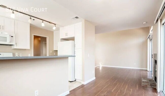 818 Viva Ct Solana Beach, CA 92075 photo 5