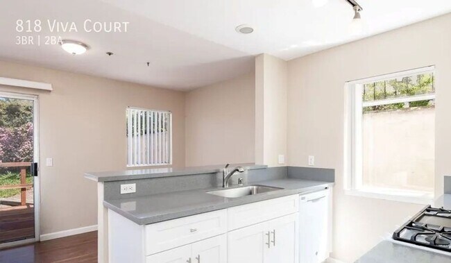 818 Viva Ct Solana Beach, CA 92075 photo 3