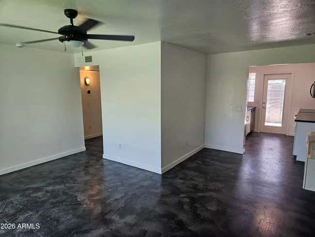 1511 E Rovey Ave Phoenix, AZ 85014 photo 2