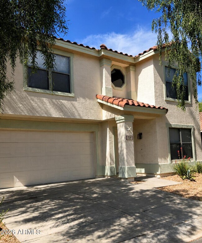 728 E Rose Marie Ln photo 2