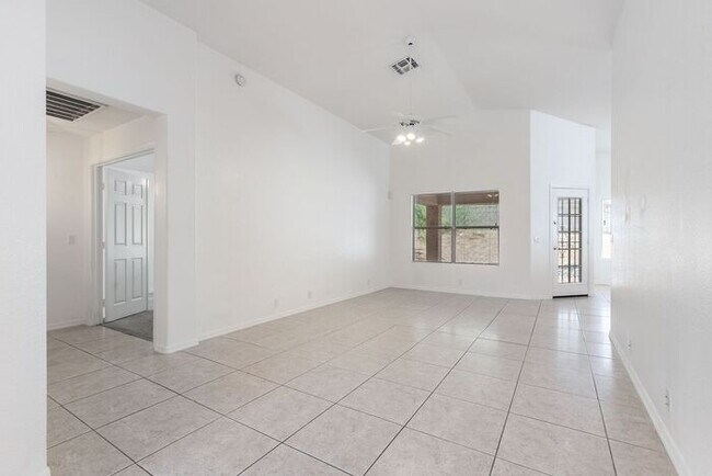 1520 E Villa Rita Dr Phoenix, AZ 85022 photo 5